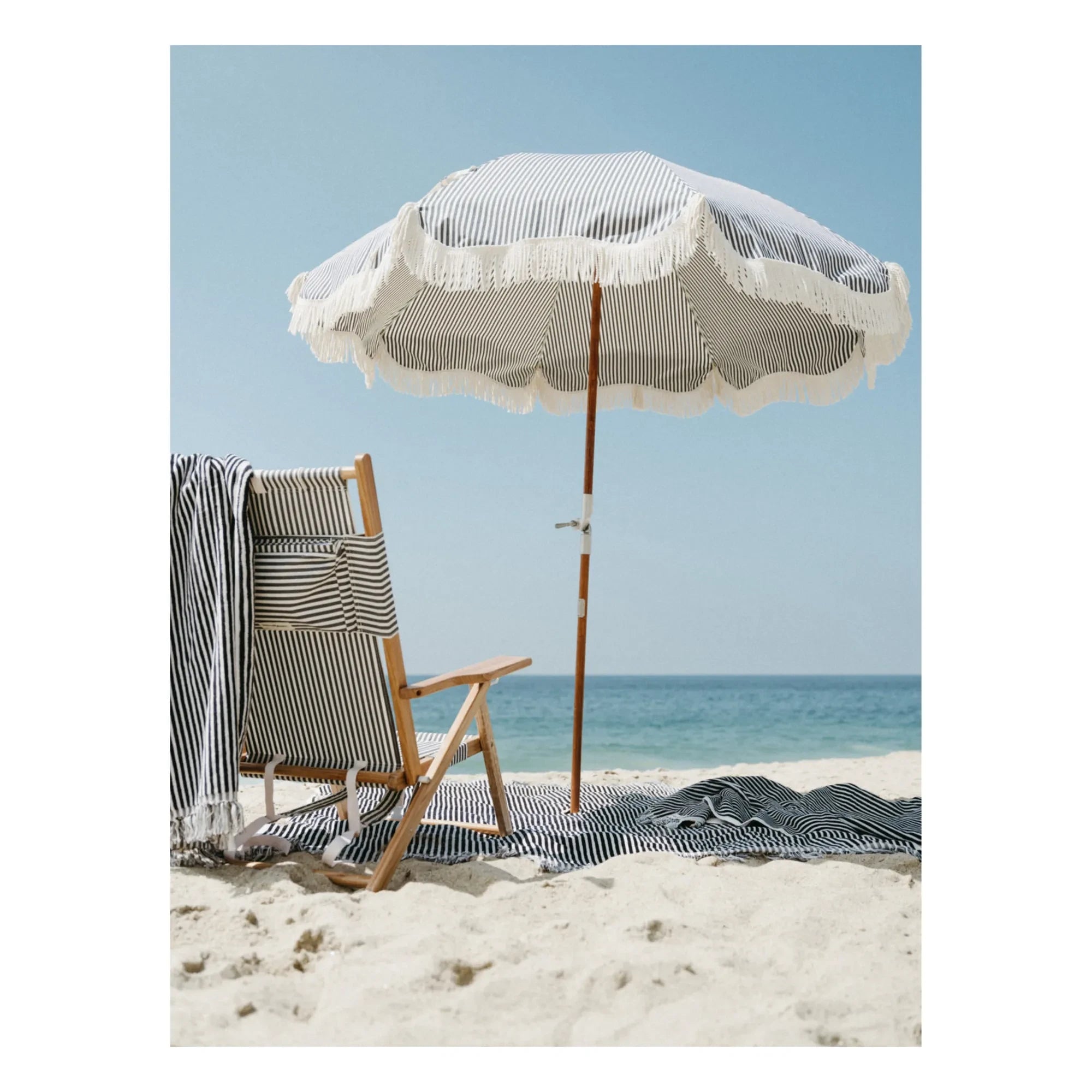 Business & Pleasure Co. - Premium Püsküllü Plaj Şemsiyesi | Lacivert