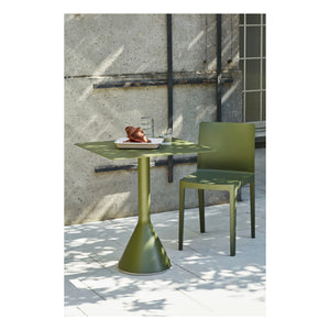Hay - Ronan ve Erwan Bouroullec tarafından tasarlanan Palissade Cone Table - 65 x 65 cm | Zeytin yeşili