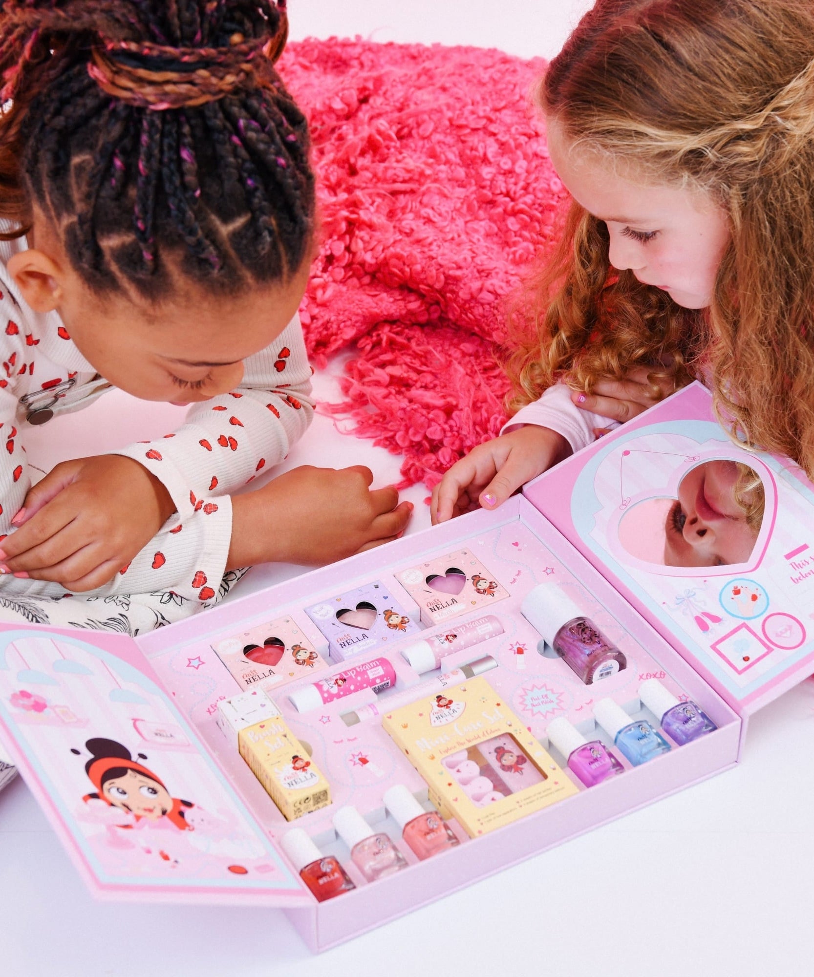 ميس نيلا - طقم مكياج طبيعي غير سام