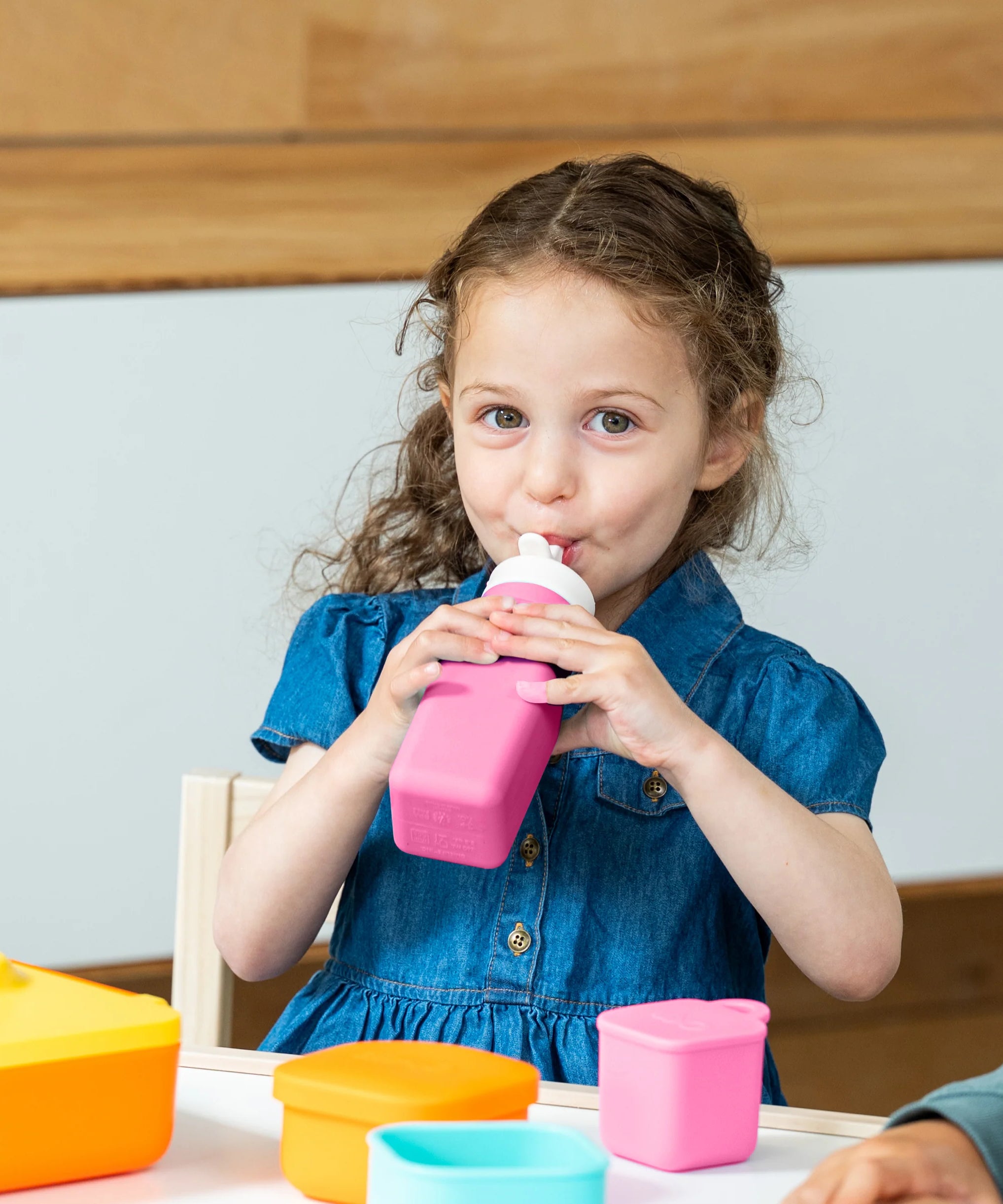 Omiebox - زجاجة OmieBottle خالية من BPA من السيليكون وردي