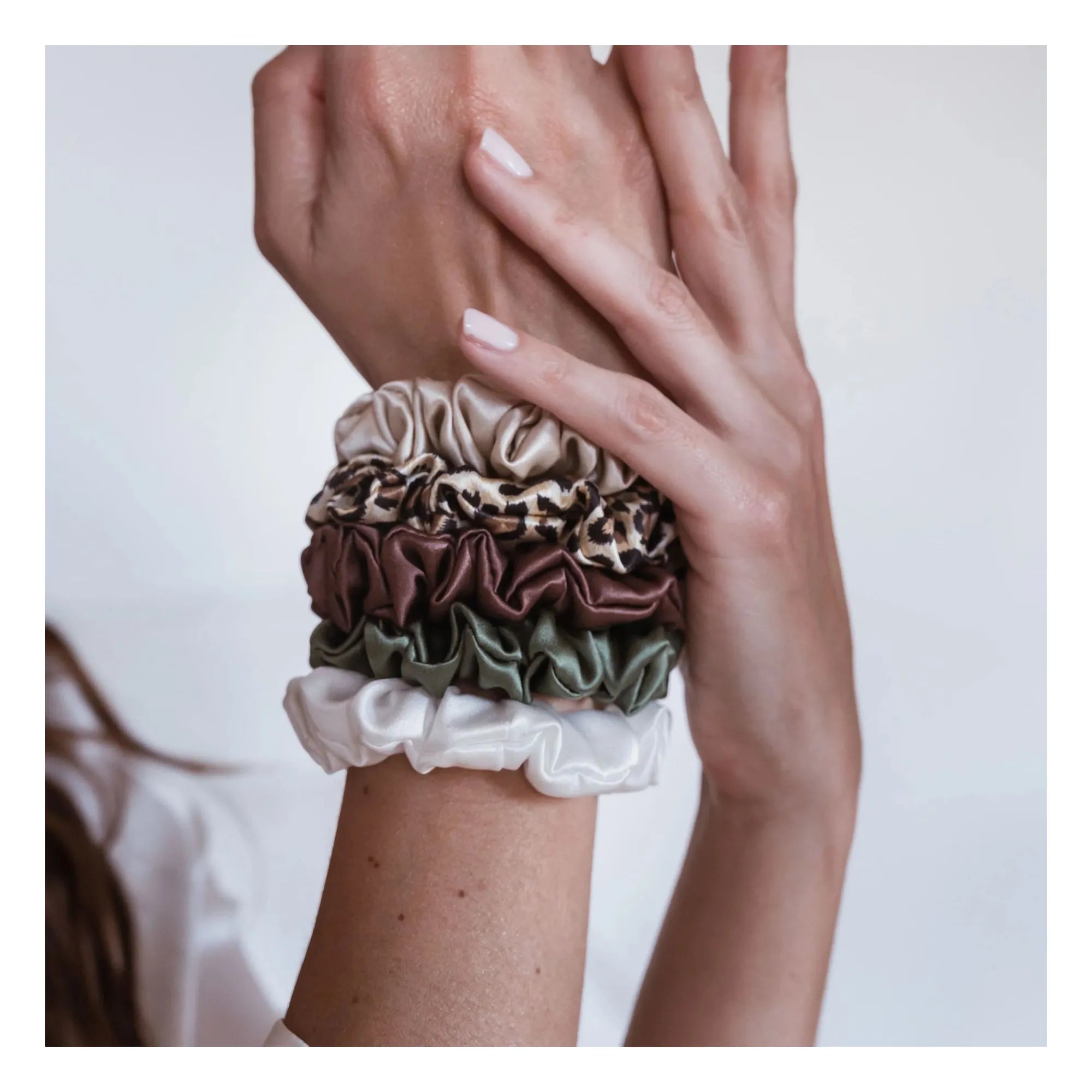 Emily's Pillow - İpek scrunchie'ler - 5'li Set | Yeşil