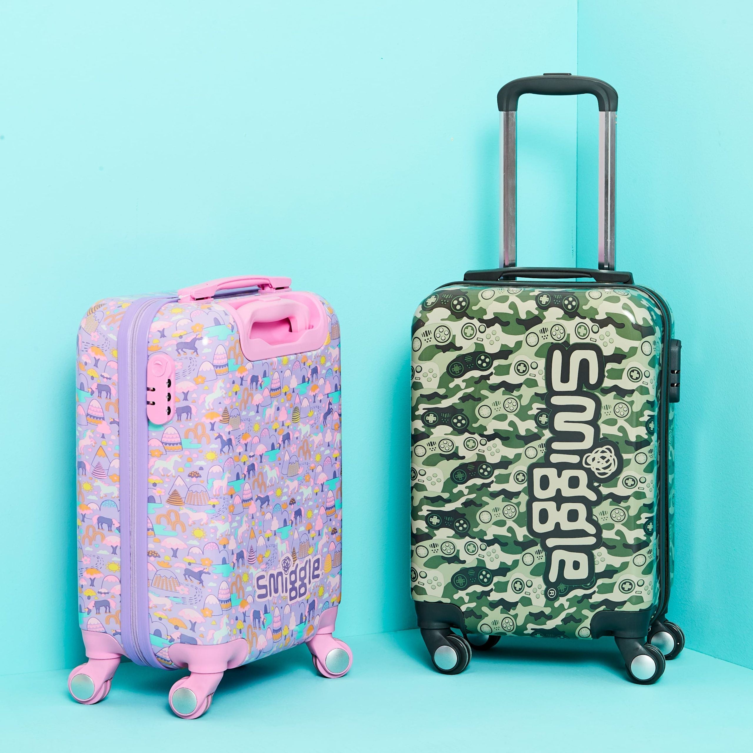 Smiggle - Beam  Işıklı Tekerlekli Çekçekli Seyahat Çantası