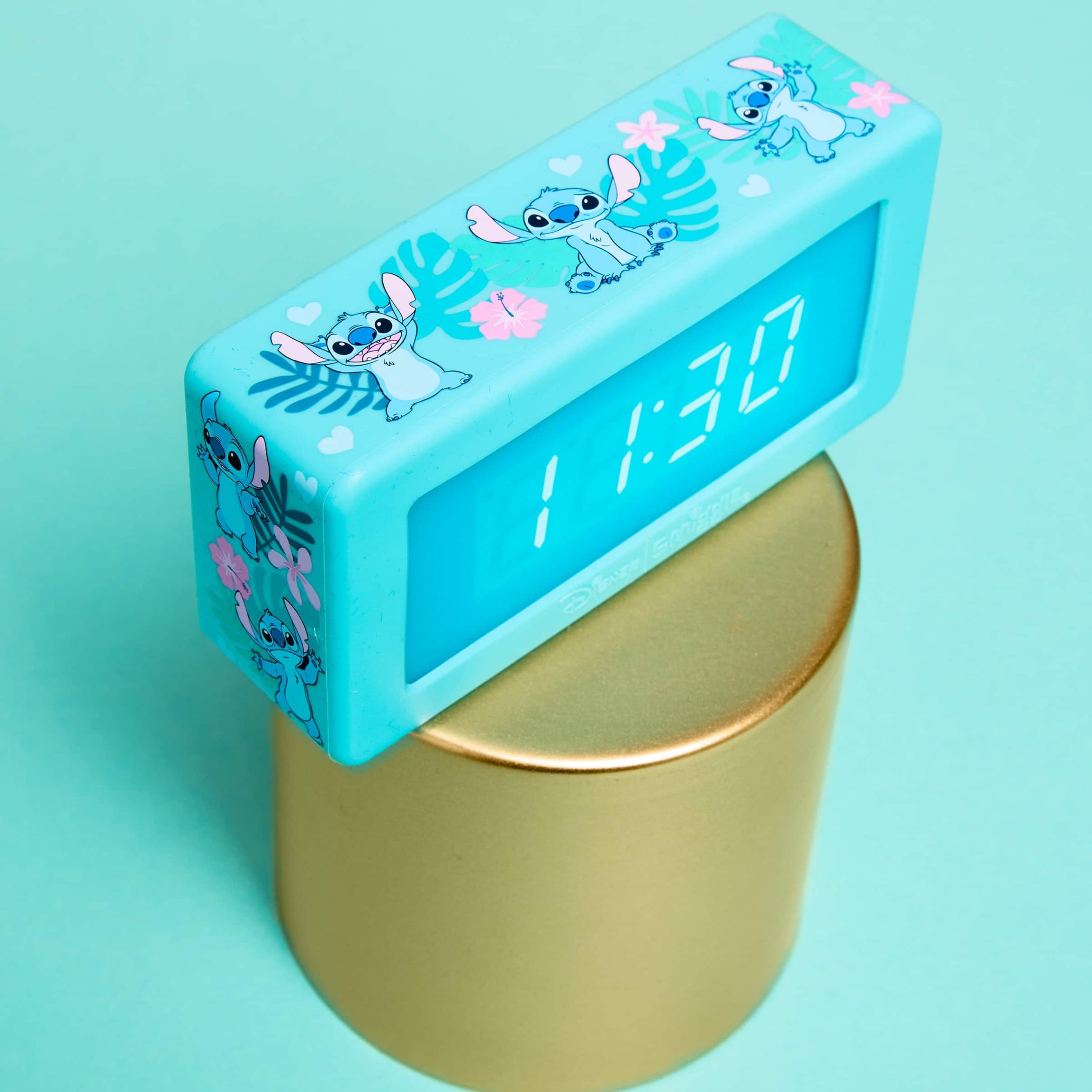 Smiggle - Disney ستيتش ساعة مكتب رقمية تعمل بالصوت