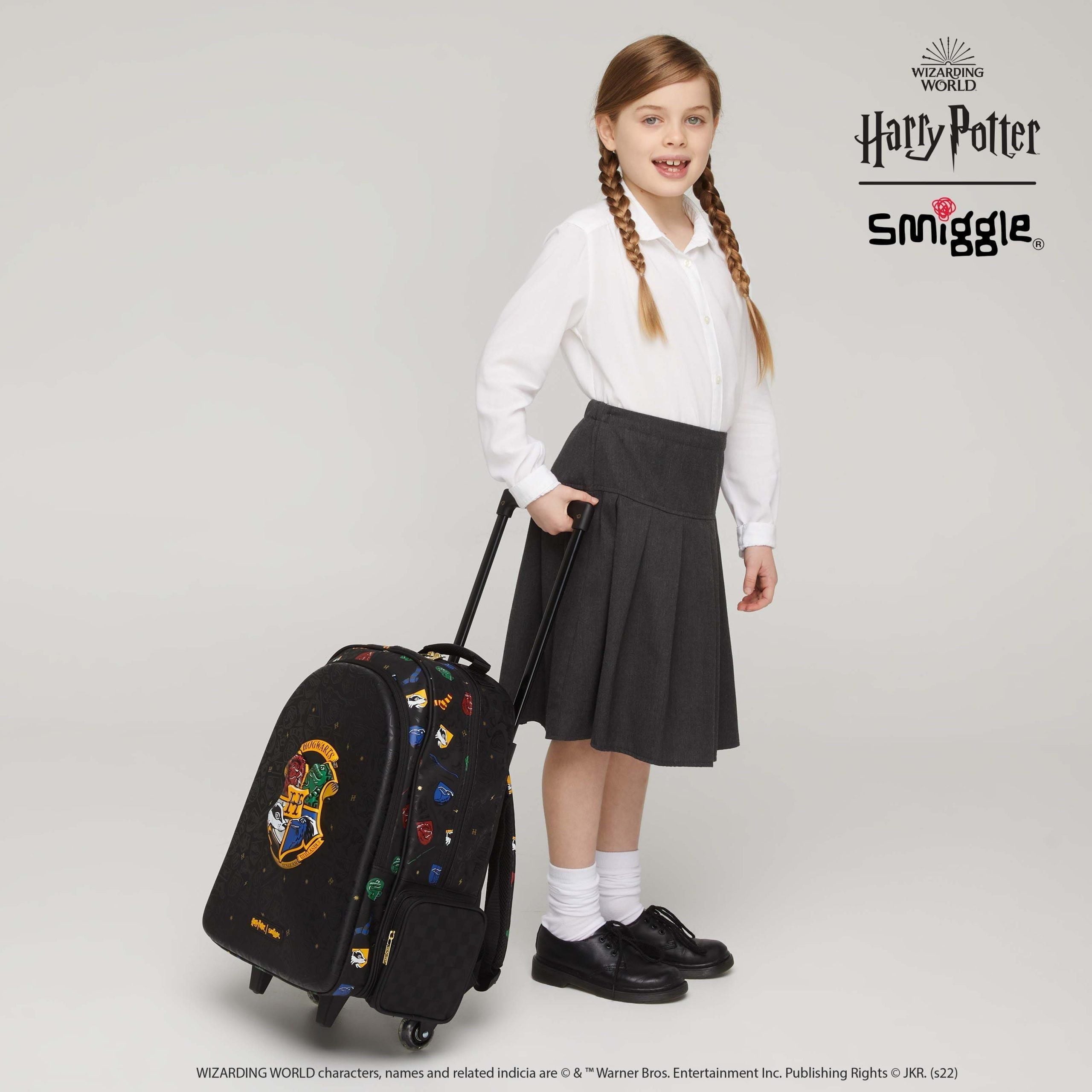 Smiggle - Harry Potter Işıklı Tekerlekli Çekçekli Sırt Çantası