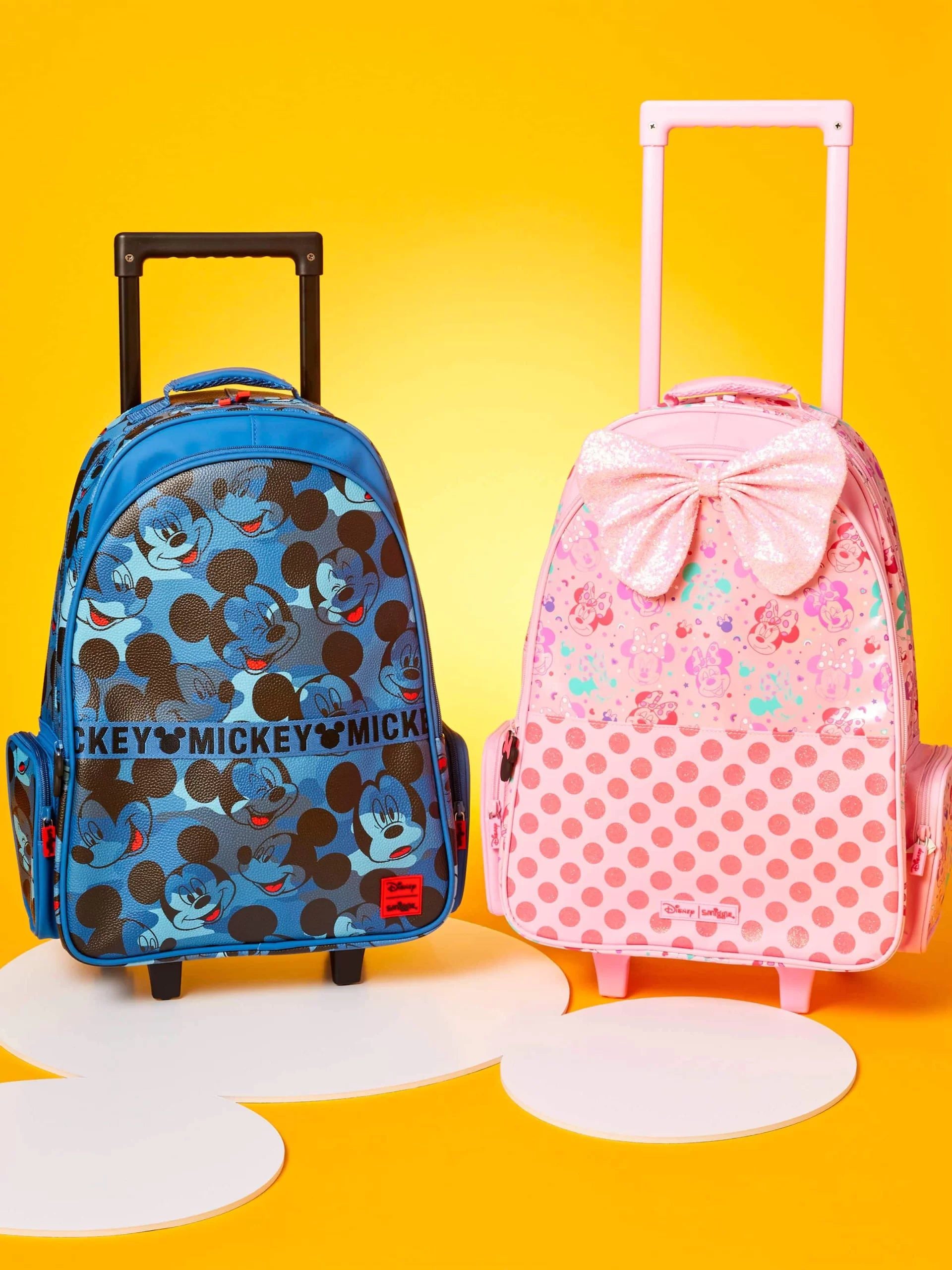 Smiggle - Mickey Mouse Işıklı Tekerlekli Çekçekli Sırt Çantası