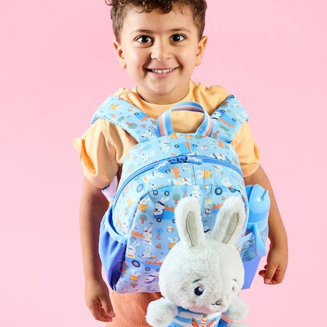 Smiggle - حقيبة ظهر مدرسية للحضانة مع لعبة قابلة للإزالة Out & About