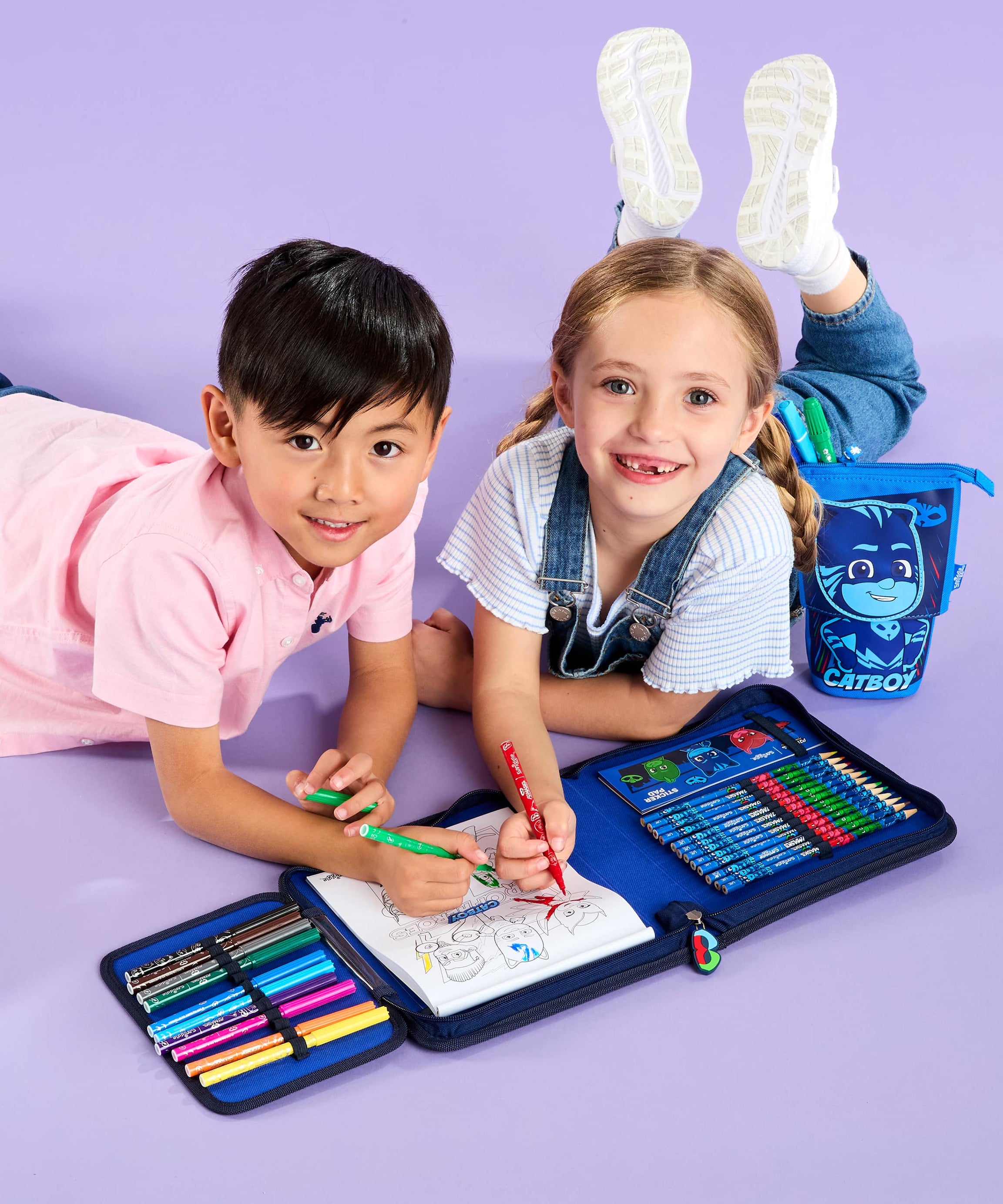 Smiggle - مجموعة قرطاسية وصندوق أقلام PJ Mask