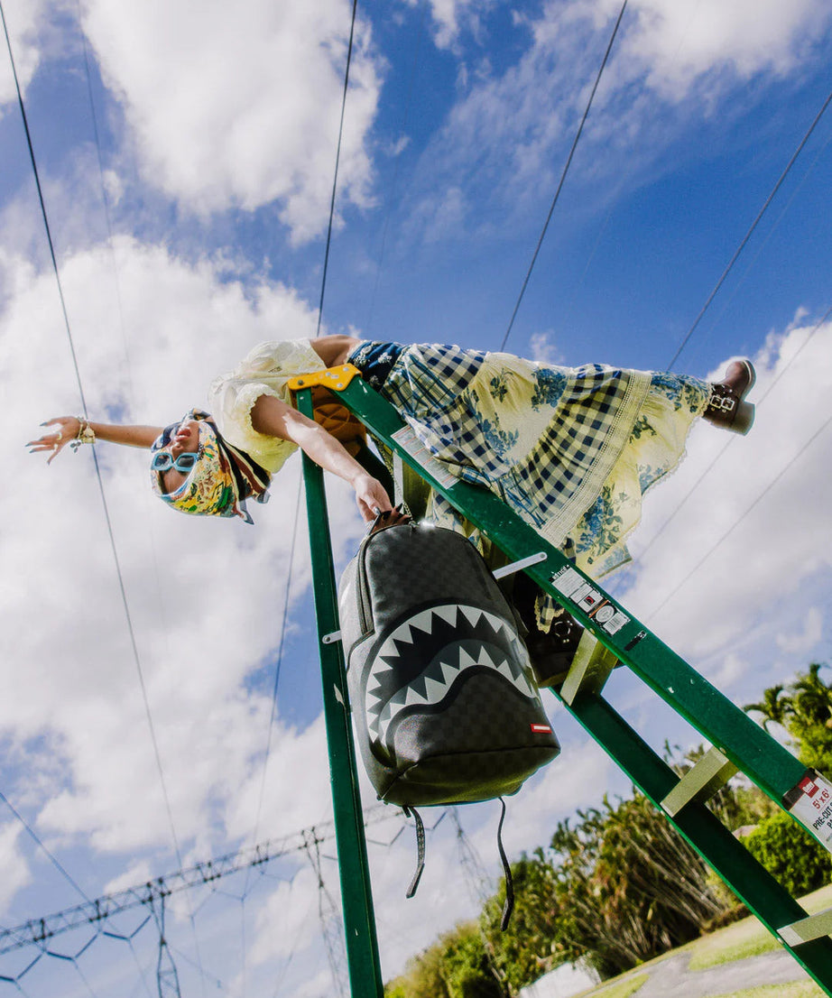 Sprayground - حقيبة ظهر أسماك القرش في باريس لايتس آوت