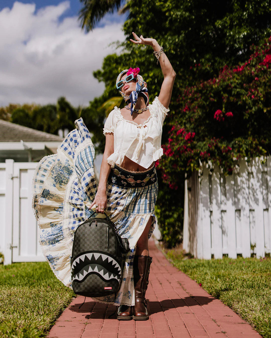 Sprayground - حقيبة ظهر أسماك القرش في باريس لايتس آوت