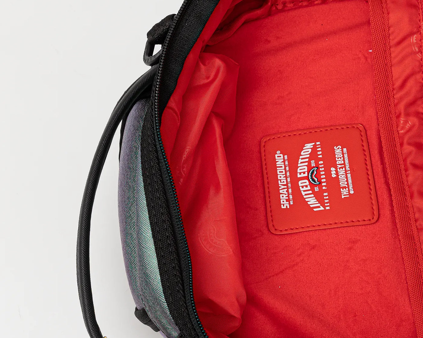 Sprayground - حقيبة ظهر Shark Central Oil Siıck Dlxs