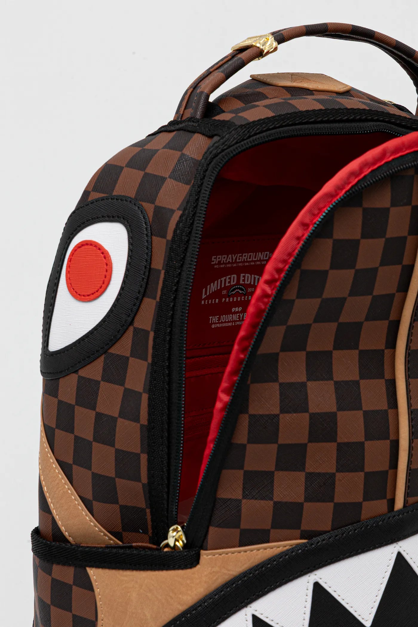 Sprayground - حقيبة ظهر Sharks النسخة الجديدة Dlxv