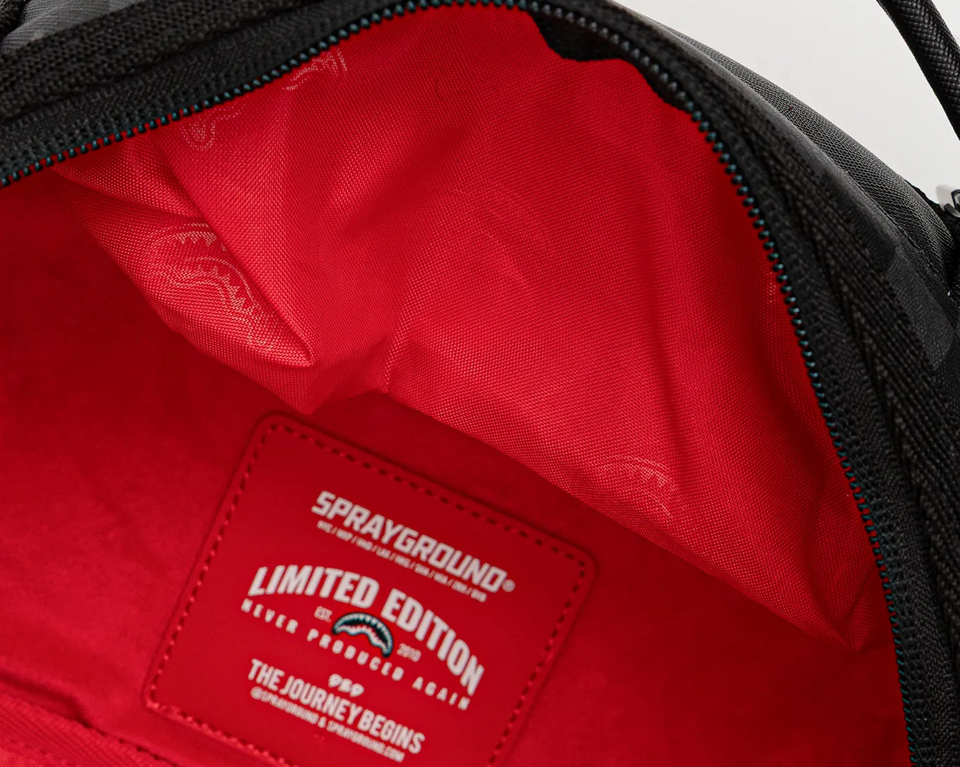 Sprayground - حقيبة ظهر Snoopy Top Shark Money Dlxsv