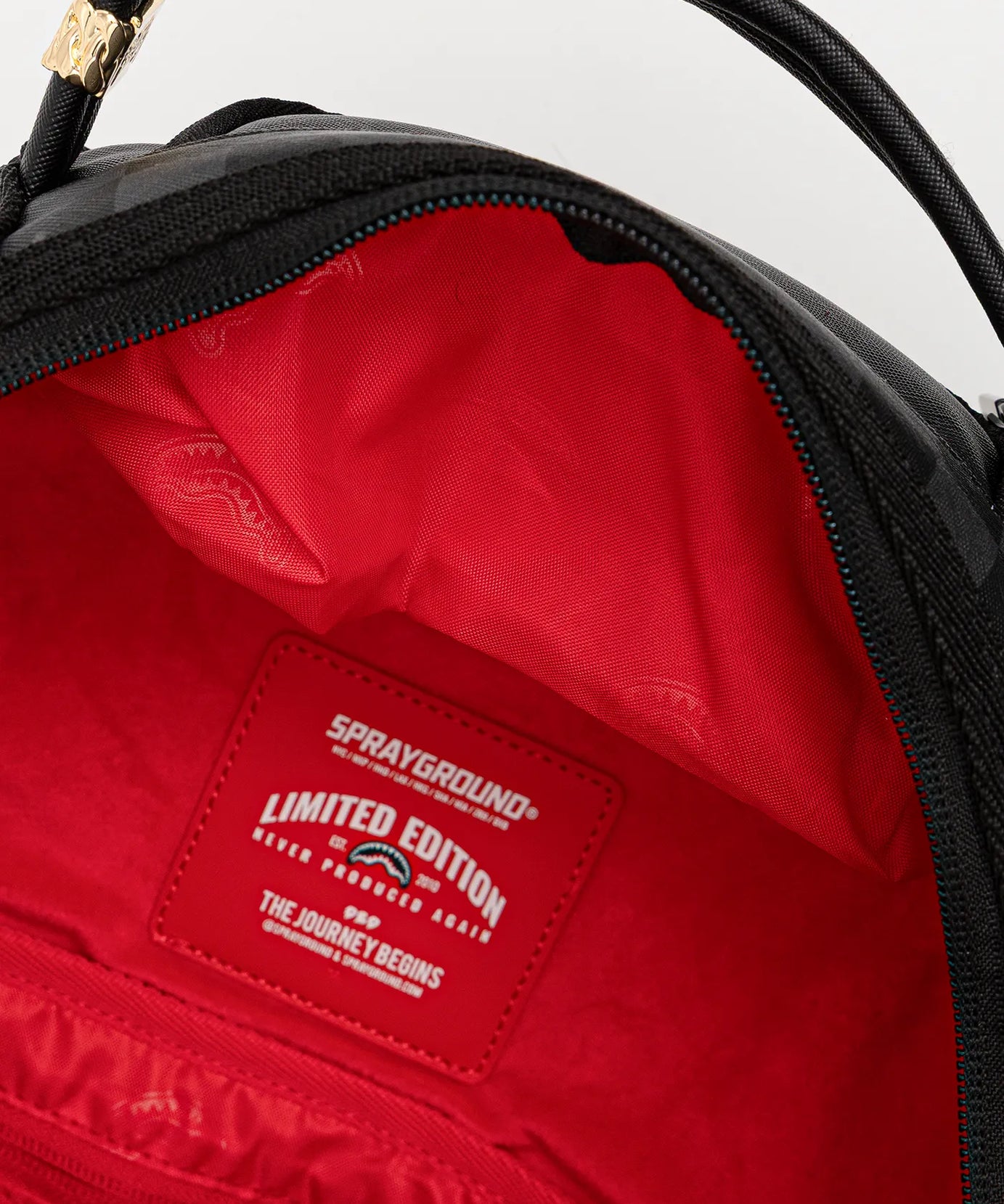 Sprayground - حقيبة ظهر Snoopy Top Shark Money Dlxsv