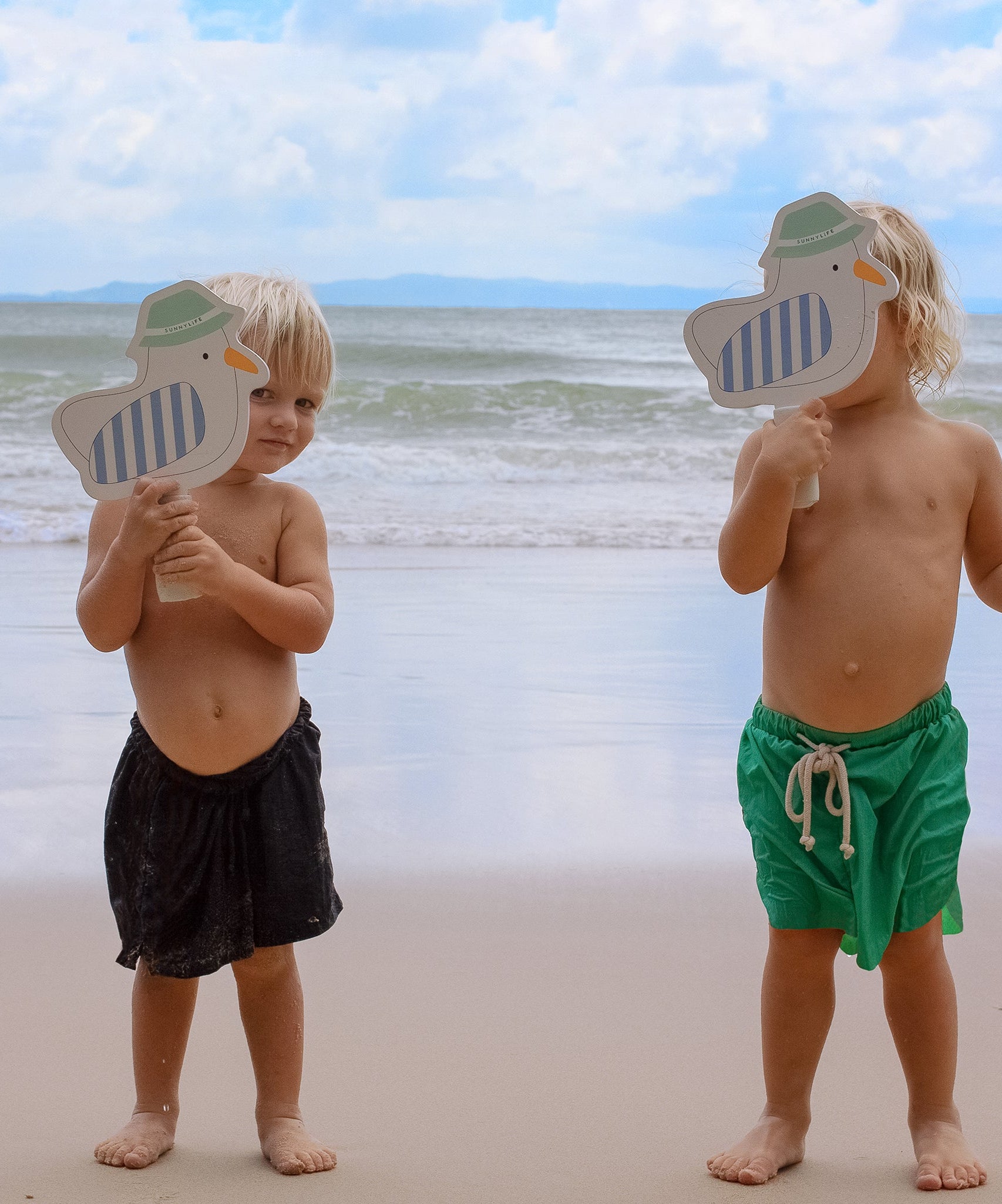 Sunnylife - مجموعة مضارب تنس شاطئية للأطفال ذات لاصق