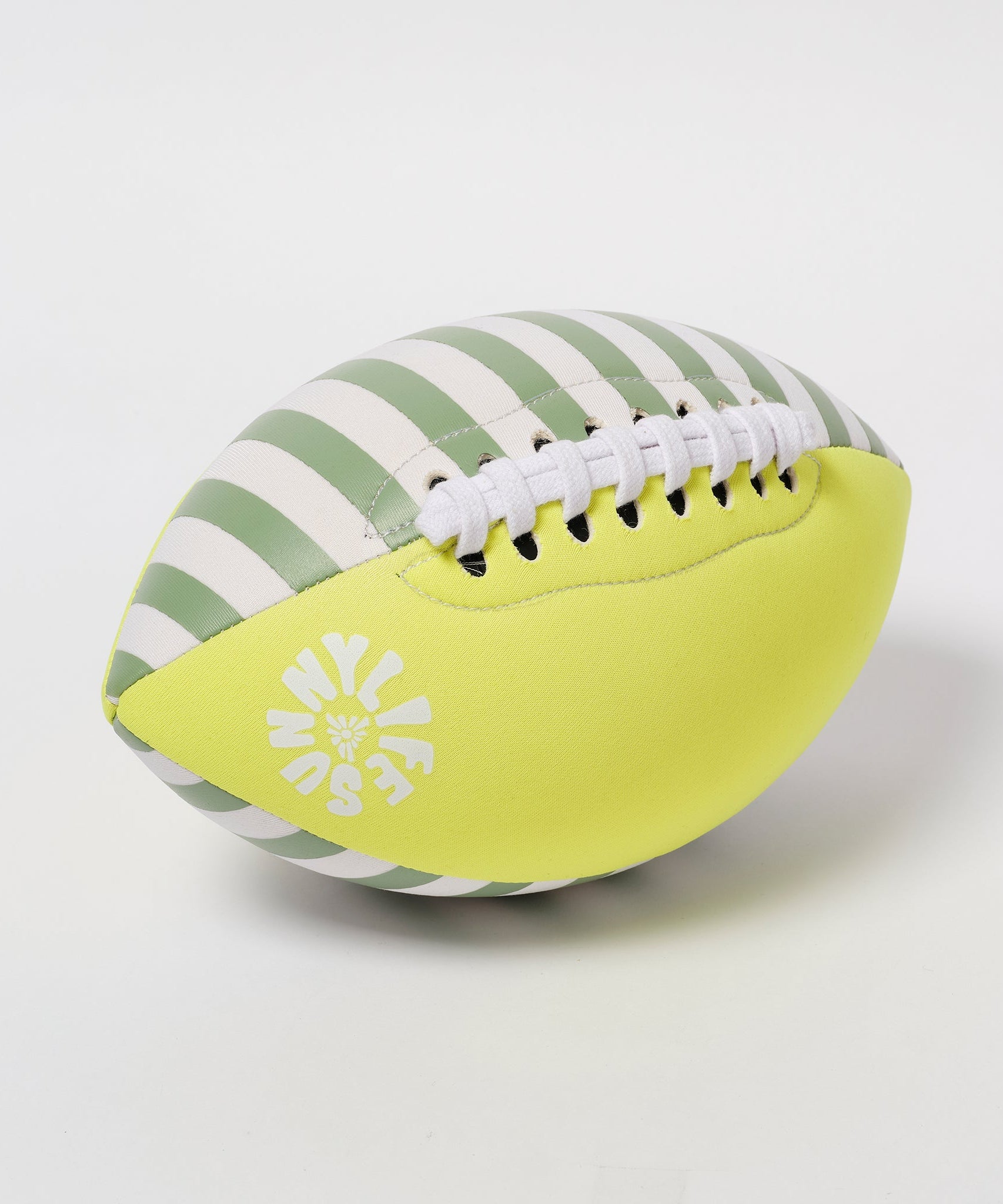 Sunnylife - كرة لعب ناعمة من النيوبرين للشاطئ