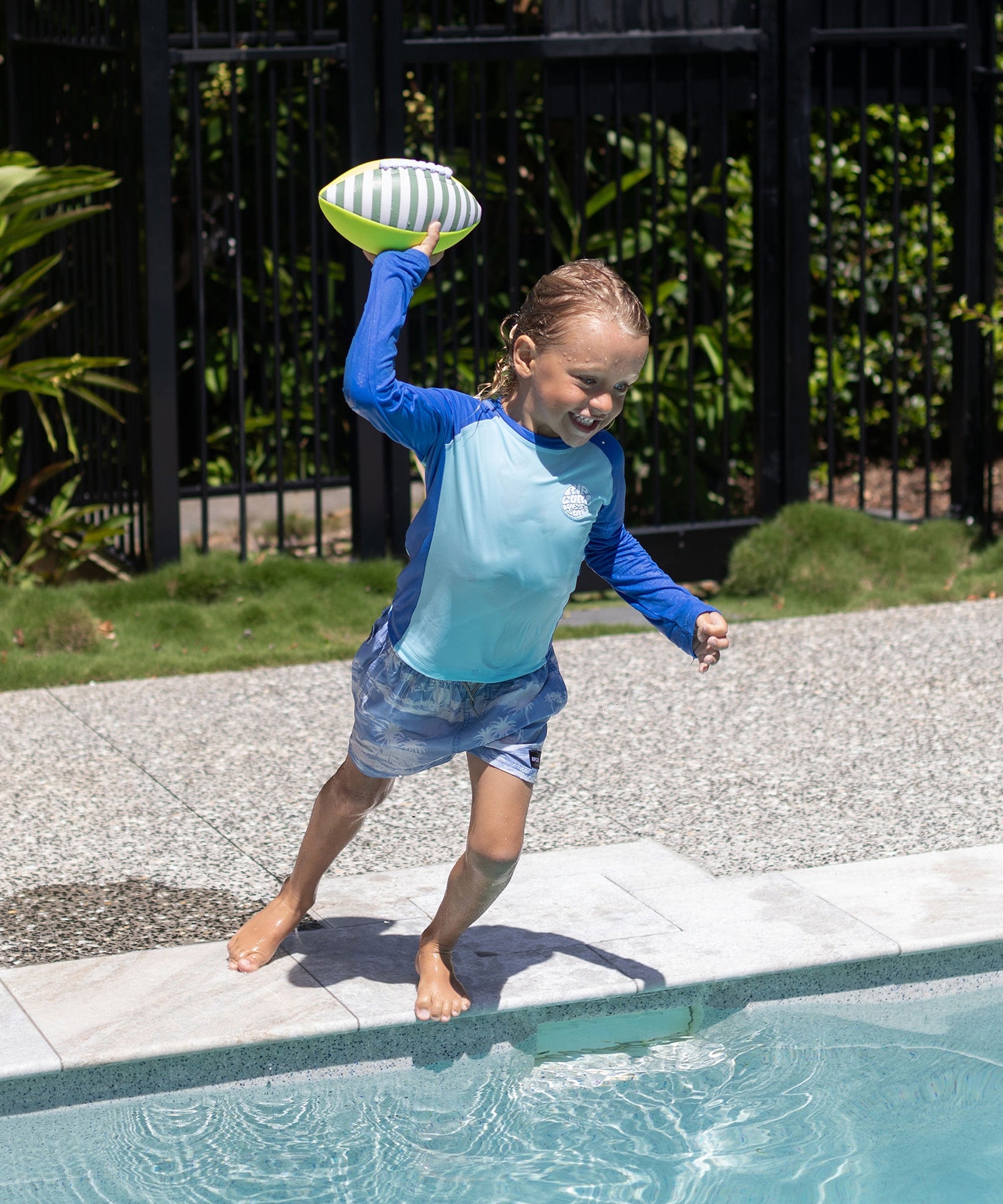 Sunnylife - كرة لعب ناعمة من النيوبرين للشاطئ