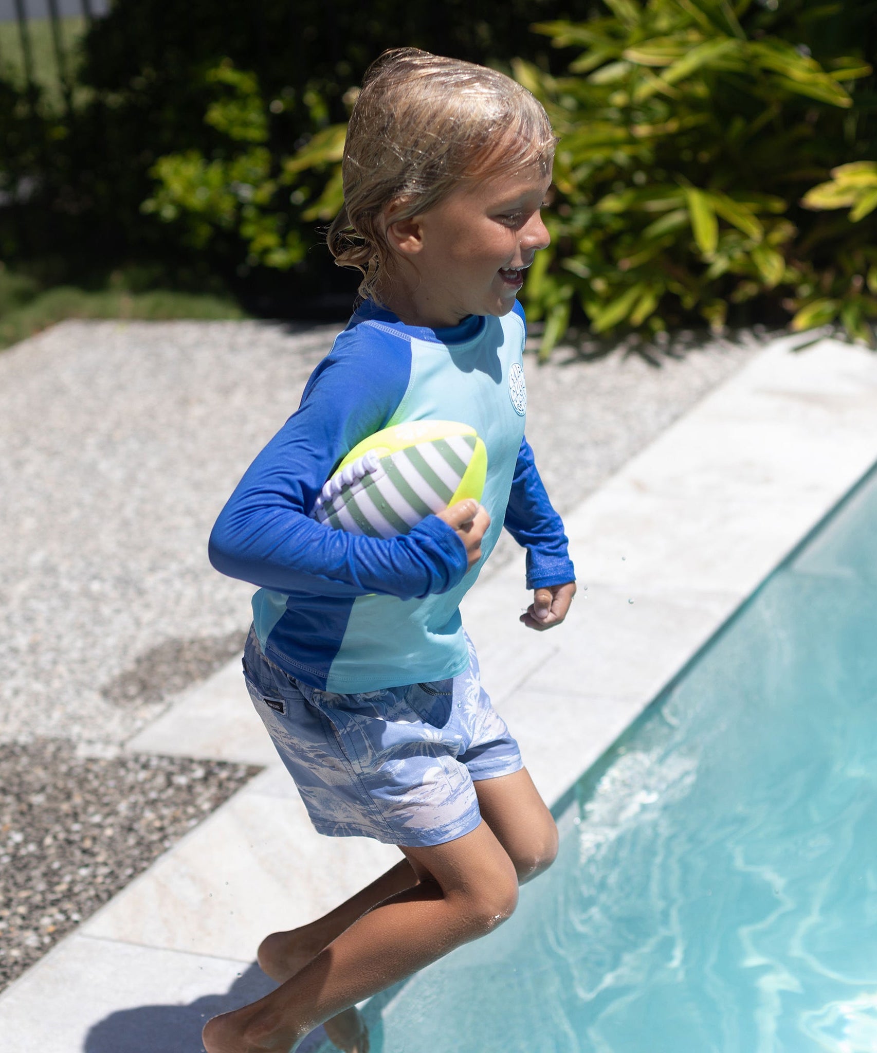 Sunnylife - كرة لعب ناعمة من النيوبرين للشاطئ