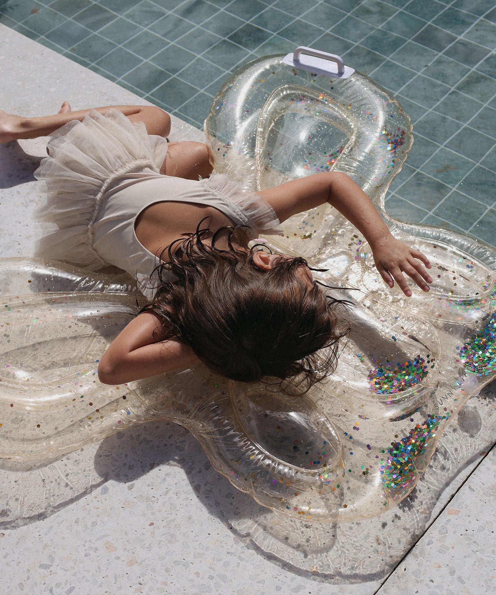 Sunnylife - سرير بحر ومسبح للأطفال على شكل فراشة بنكهة القطن الحلو