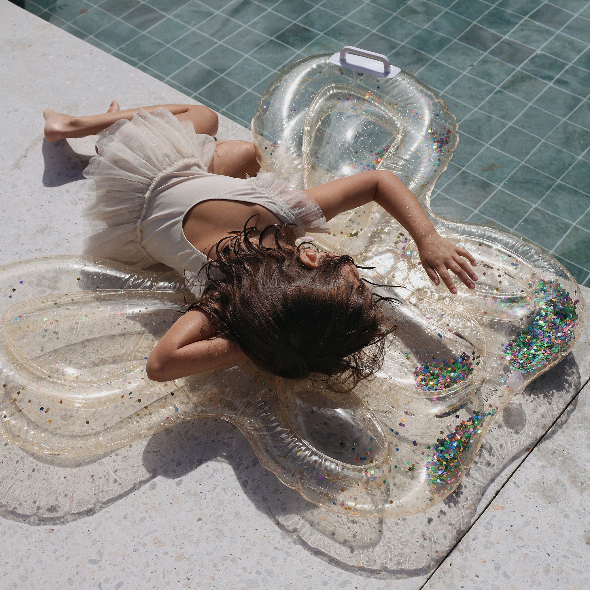 Sunnylife - سرير بحر ومسبح للأطفال على شكل فراشة بنكهة القطن الحلو