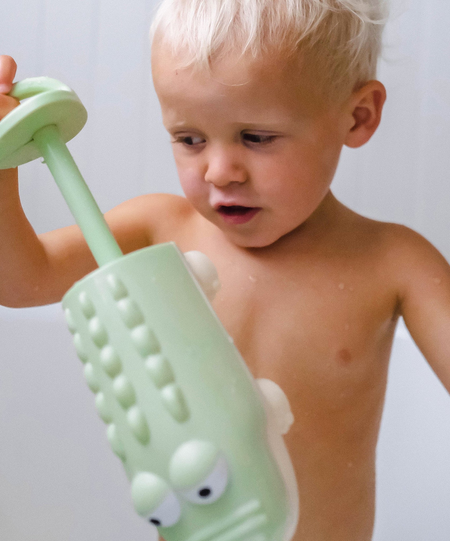 Sunnylife - لعبة رش الماء للأطفال تمساح