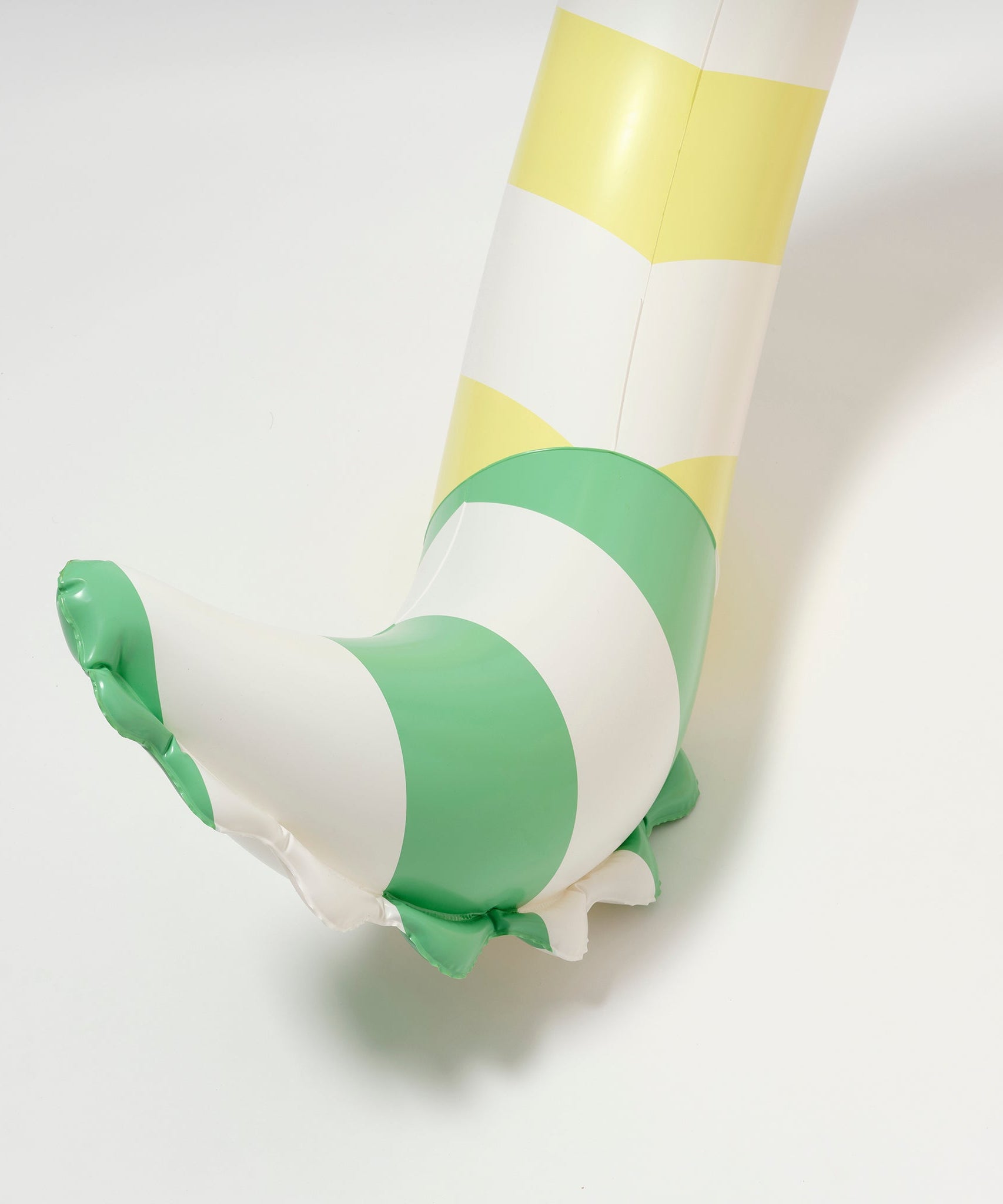 Sunnylife - متعة المسبح القابل للنفخ على شكل ثعبان عملاق وسرير