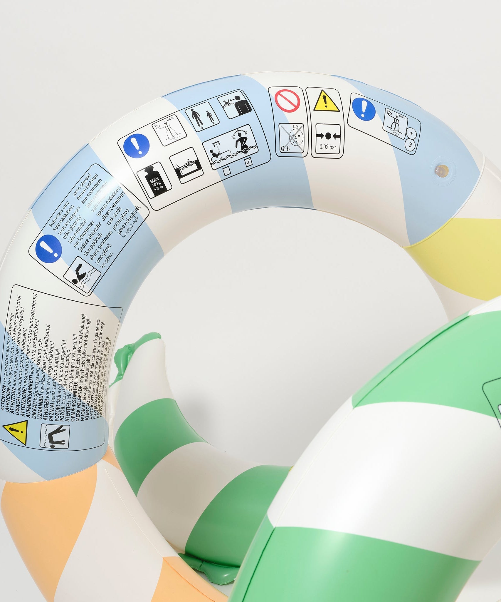 Sunnylife - متعة المسبح القابل للنفخ على شكل ثعبان عملاق وسرير