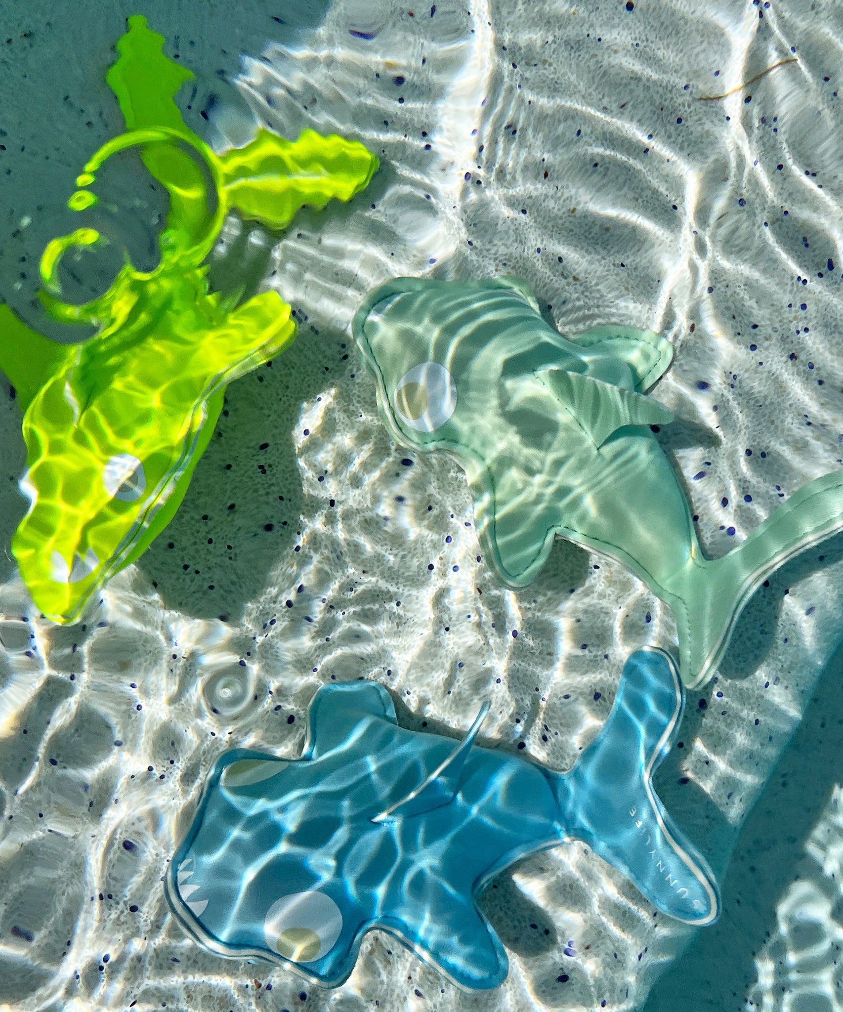 Sunnylife - سالتي القرش ألعاب الغوص في البحر والمسبح