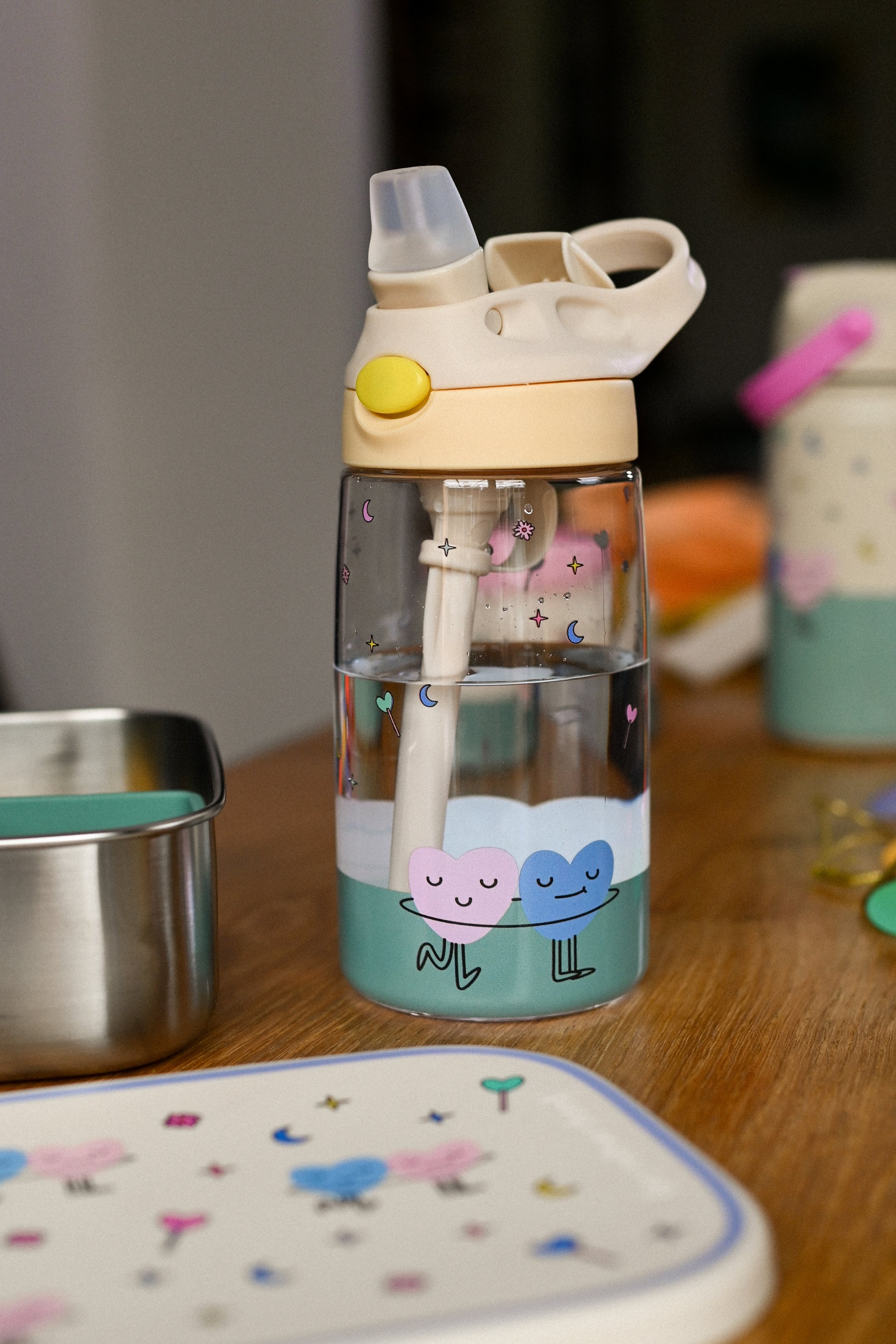 The Cotton Cloud - Dancing Hearts 480ML زجاجة ماء من تريتان بمصاصة مخفية