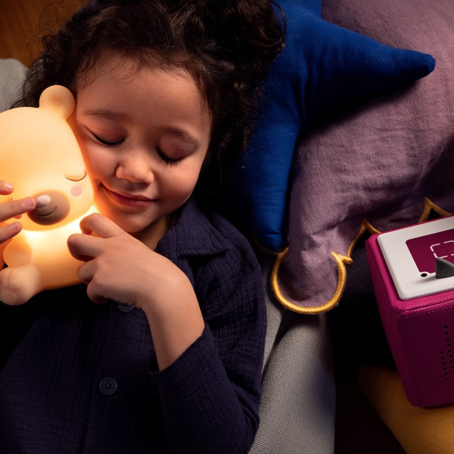 Tonies - دمية الدب النائم بصوت إنجليزي مع مصباح ليلي