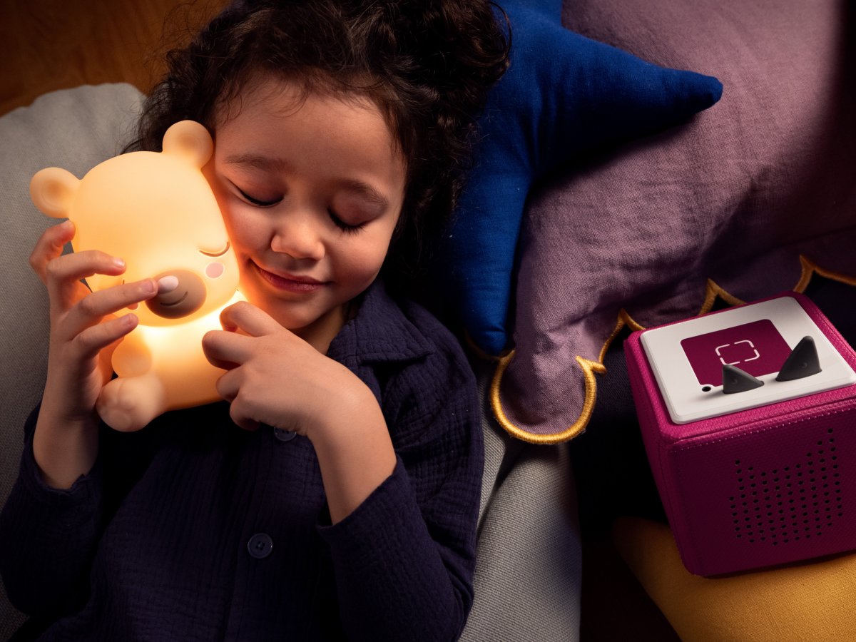 Tonies - دمية الدب النائم بصوت إنجليزي مع مصباح ليلي