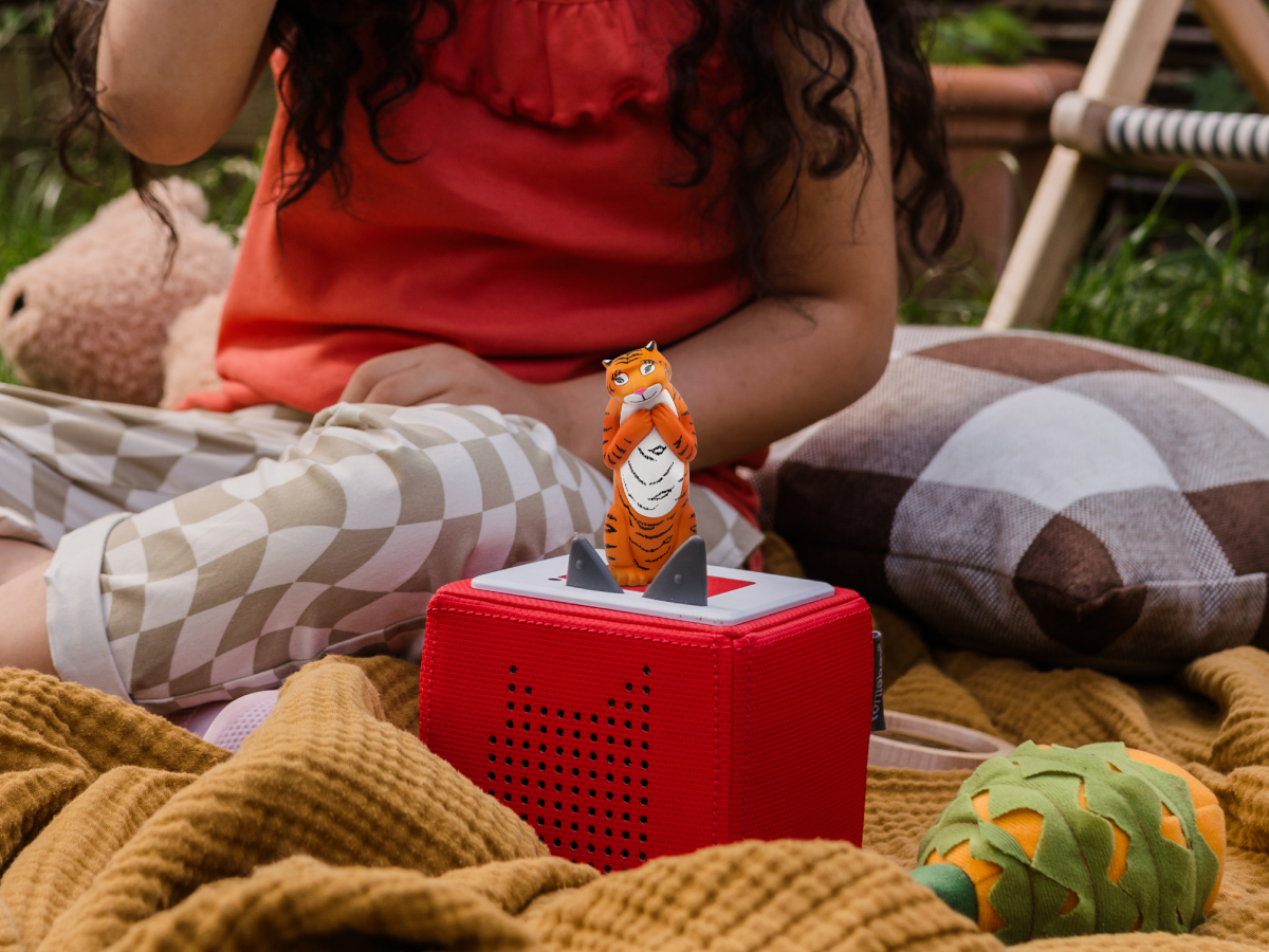 Tonies - تمثال صوتي لنمر جاثيث كير الذي جاء لشرب الشاي باللغة الإنجليزية